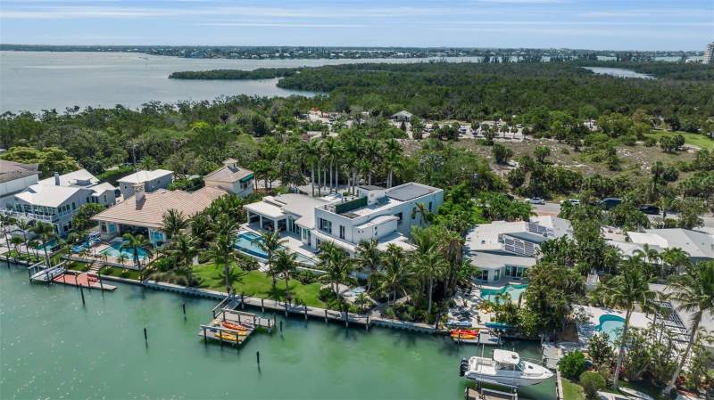 4 bedroom Single Family Residence at 445 McKinley Drive, Lido Beach Div B 3, Sarasota — photo 2