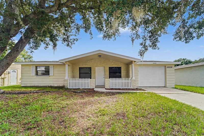 3 bedroom Single Family Residence at 10036 Glen Moor Lane, Regency Park, Port Richey — photo 1