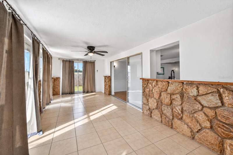 3 bedroom Single Family Residence at 5404 Front Drive, Forest Hills, Holiday — photo 5