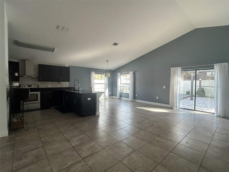 4 bedroom Single Family Residence at 305 Chelmsford Court, Poinciana Village 2 Nbhd 1, Kissimmee — photo 4