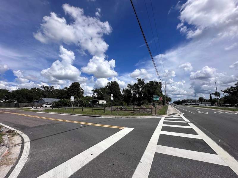 4 bedroom Single Family Residence at 2612 S 67th Street, Subdivision Of Tracts 15 & 1, Tampa — photo 4