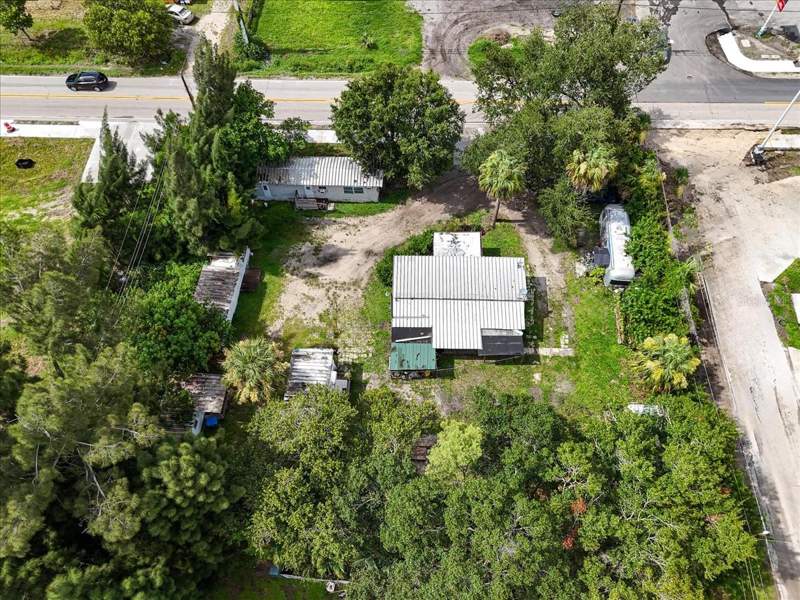 8 bedroom Mobile Home at 9890 Orange River Boulevard, Terry Tice & Vanderwalker, Fort Myers — photo 4