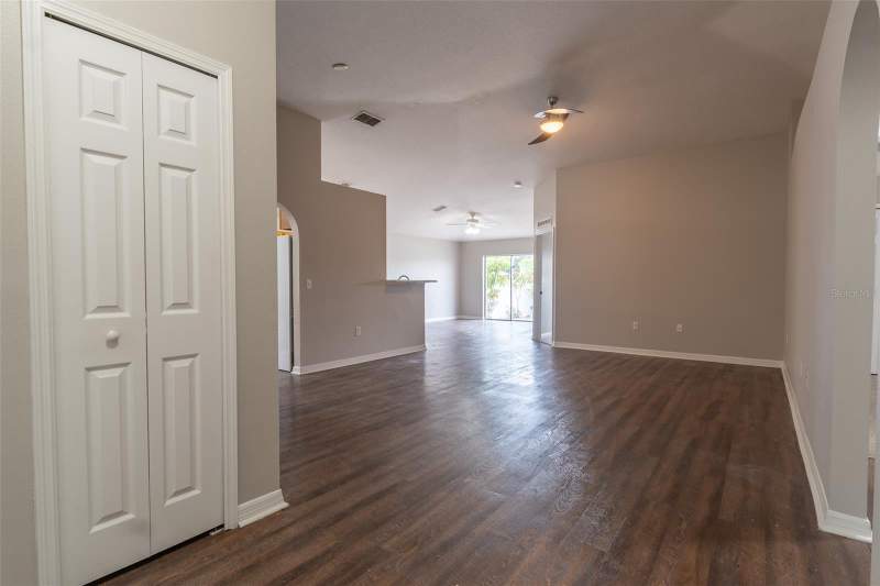 3 bedroom Single Family Residence at 10917 Banyan Wood Way, South Fork Unit 3, Riverview — photo 4