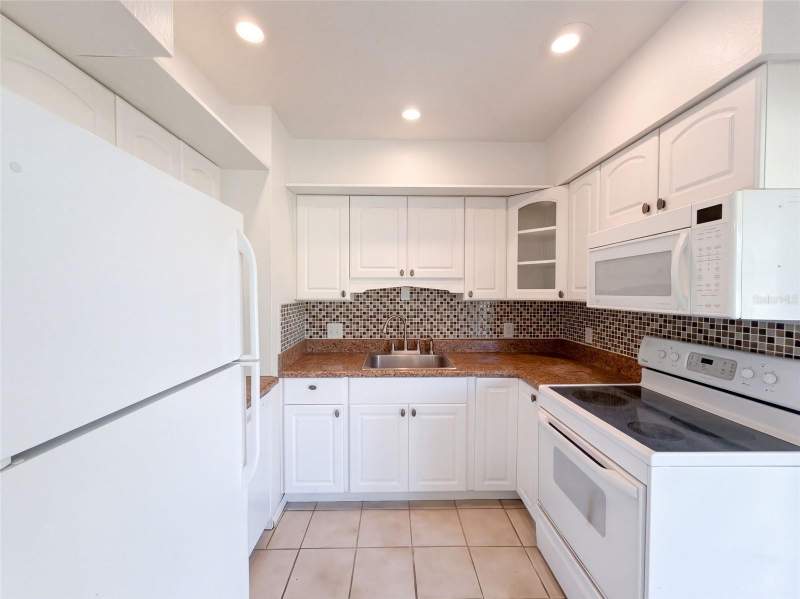 3 bedroom Single Family Residence at 509 Clearfield Road, Brandon Terrace Park Unit 1, Brandon — photo 2