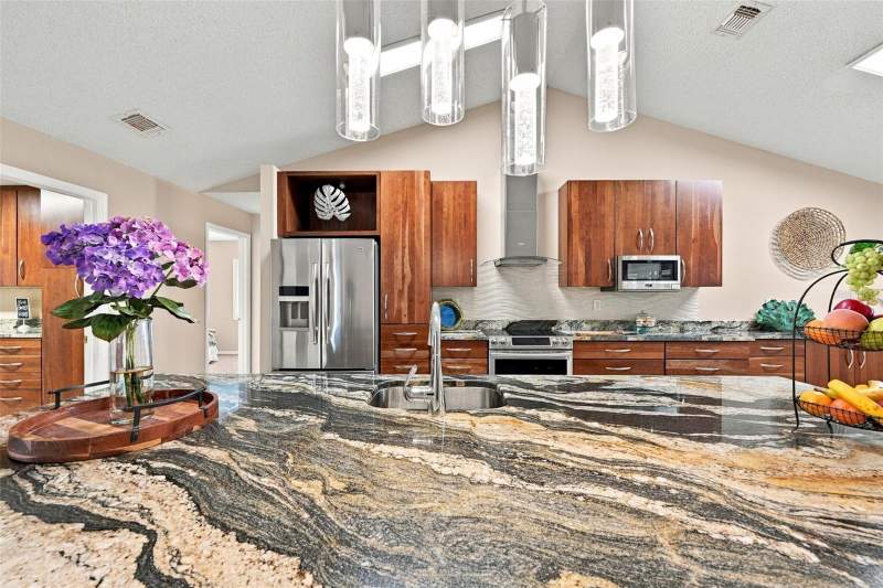 3 bedroom Single Family Residence at 1902 E View Drive, Caloosa Country Club Estates U, Sun City Center — photo 4