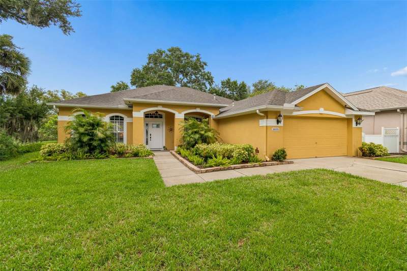 3 bedroom Single Family Residence at 10035 Remington Drive, Lake St Charles Unit 5, Riverview — photo 2