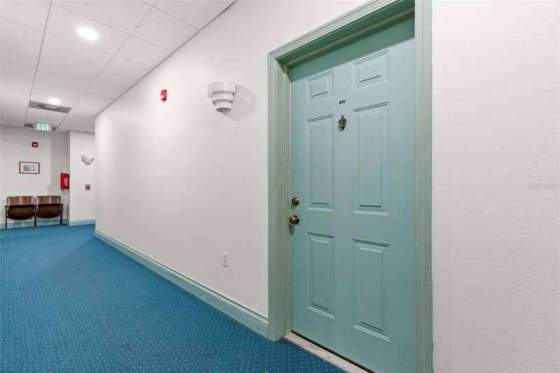 1 bedroom Condominium at 701 Mirror Lake Drive #201, 701 Mirror Lake Condo, St Petersburg — photo 5