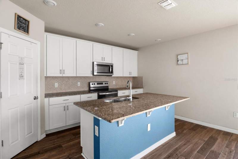 4 bedroom Single Family Residence at 884 Cambridge Drive, Lucerne Park Reserve, Winter Haven — photo 3