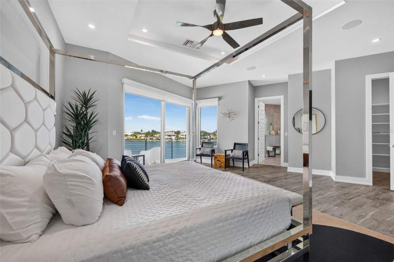 4 bedroom Single Family Residence at 10209 Gulf Boulevard, Sawyer & Harrells Add, Treasure Island — photo 4