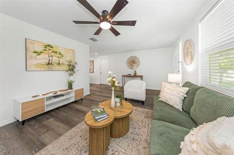 6200 Emerald Drive, New Port Richey FL - photo 7 of 37