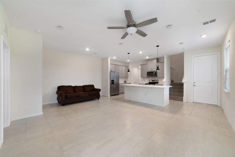 4 bedroom Townhouse at 4371 Creek Cove Lane, The Towns At Creekside, Kissimmee — photo 3