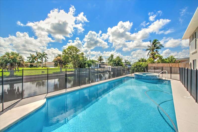 6 bedroom Single Family Residence at 4424 N Canal Circle, Waterway Estates, North Fort Myers — photo 2