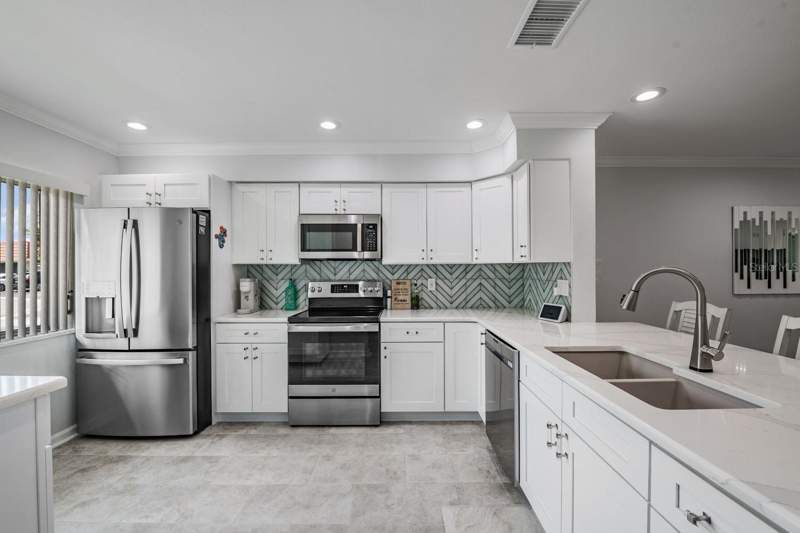 2 bedroom Villa at 19029 US Highway 19 #27A, Imperial Cove 13, Clearwater — photo 4