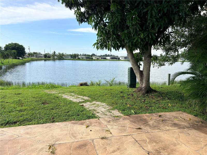 2 bedroom Manufactured Home at 3062 Artesian Lane, Lake Arrowhead Mobile Village Ph 05, North Fort Myers — photo 5