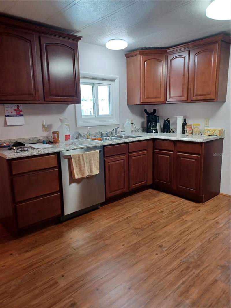 2 bedroom Mobile Home at 34604 Petunia Place, Tippecanoe Village Unrec, Zephyrhills — photo 4