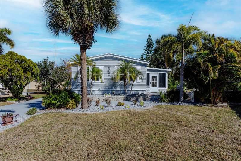 2 bedroom Manufactured Home at 2100 Kings Highway #52, Maple Leaf Estates, Port Charlotte — photo 1