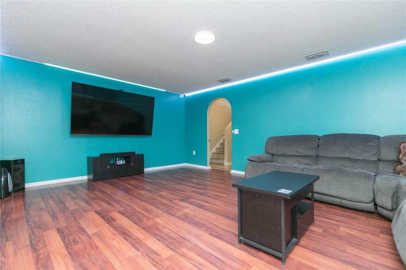 3 bedroom Townhouse at 9922 Ashburn Lake Drive, Ashburn Square Twnhms, Tampa — photo 3