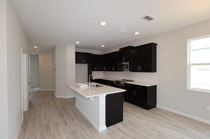 3 bedroom Townhouse at 1385 Hyde Street, Center Lake On The Park, St Cloud — photo 5