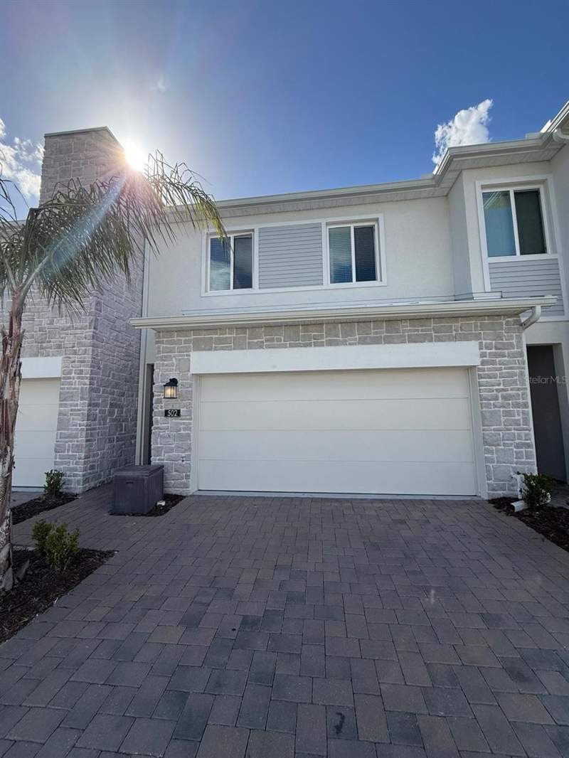 3 bedroom Townhouse at 502 Bogey Drive, Fox North, Davenport — photo 2