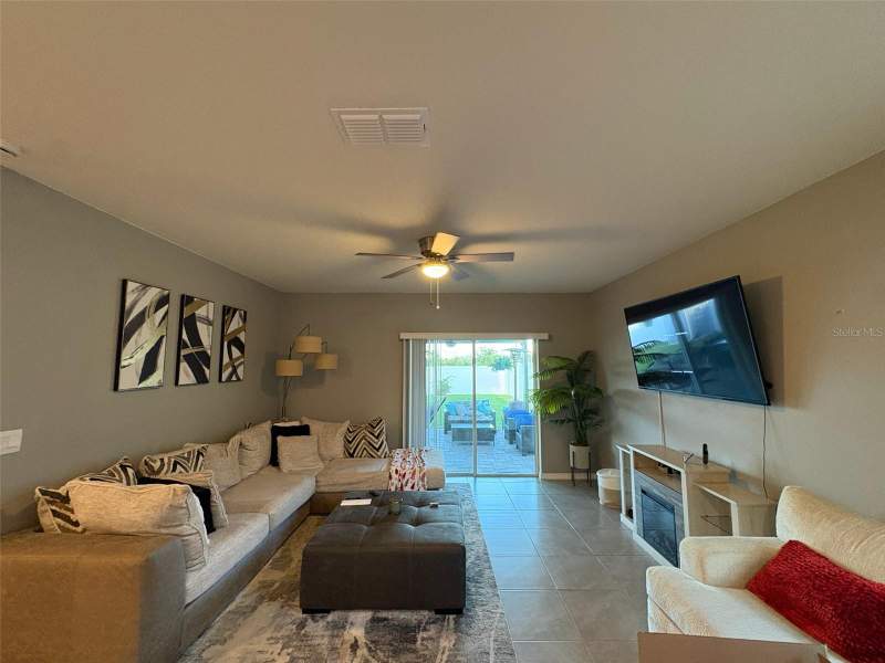 5 bedroom Single Family Residence at 928 August Sky Drive, Courtland Park Ph 2, Deltona — photo 3