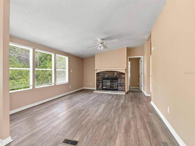 4 bedroom Manufactured Home at 10043 Gilmer Street, Moon Lake Estates, New Port Richey — photo 5
