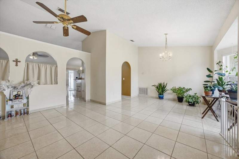 3 bedroom Single Family Residence at 182 Birmingham Drive, Poinciana Village 2 Nbhd 3, Kissimmee — photo 4