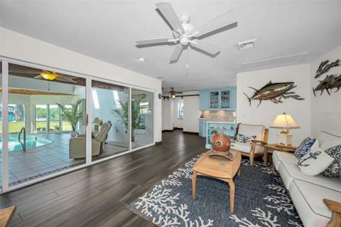 1626 Sea Breeze Drive, Tarpon Springs FL - photo 24 of 99