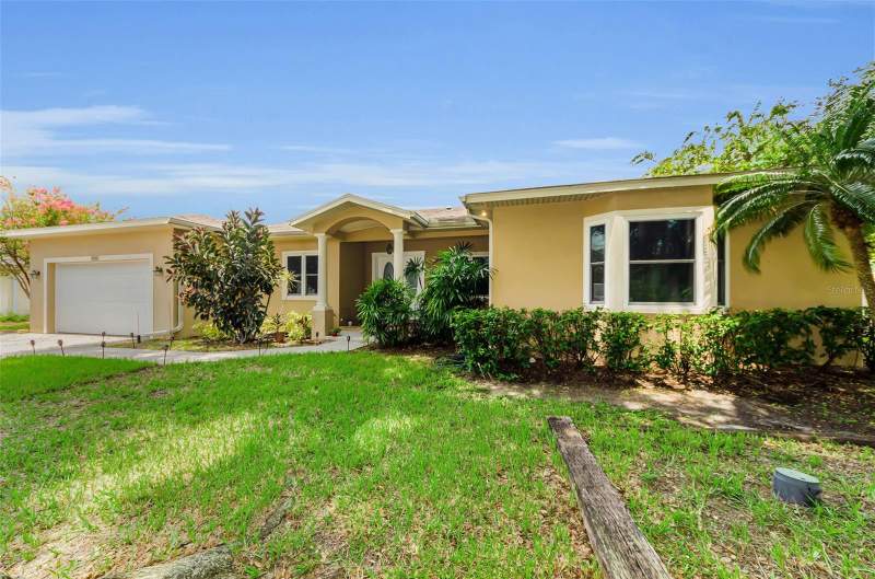 4 bedroom Single Family Residence at 1888 Bugle Lane, Douglas Manor Estates, Clearwater — photo 4