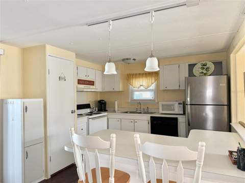 34648 Sweetpea Lane, Zephyrhills FL - photo 10 of 33