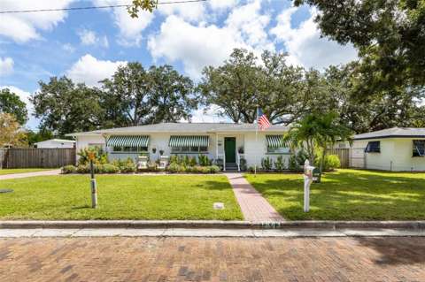 1843 Pasadena Dr, home for sale in Dunedin 34698