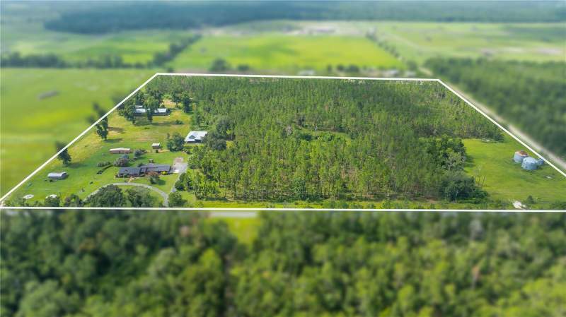 4 bedroom Farm at 19520 168th Street, Live Oak, Live Oak — photo 2
