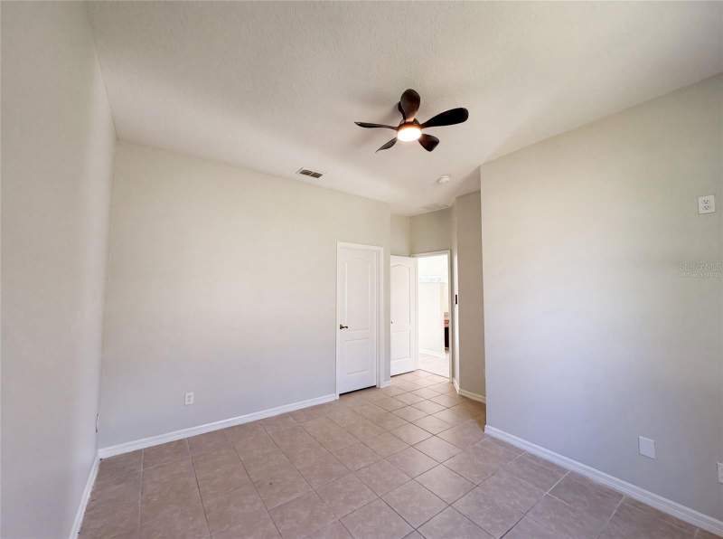 4 bedroom Single Family Residence at 204 Round Man Street, Leesburg Sleepy Hollow First Add, Leesburg — photo 4