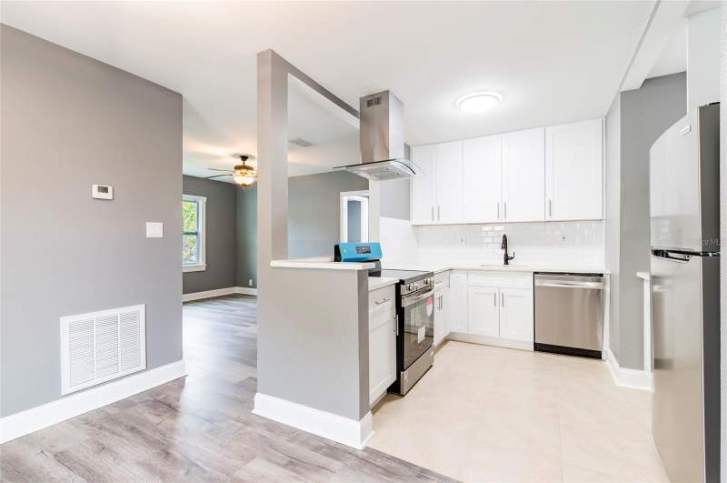4 bedroom Single Family Residence at 2017 Oceanview Place, Edgewater Park, Tampa — photo 5