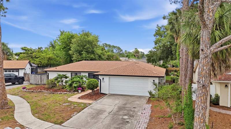 4 bedroom Single Family Residence at 8307 Vallejo Place, Lago Vista Unit 2, Tampa — photo 2