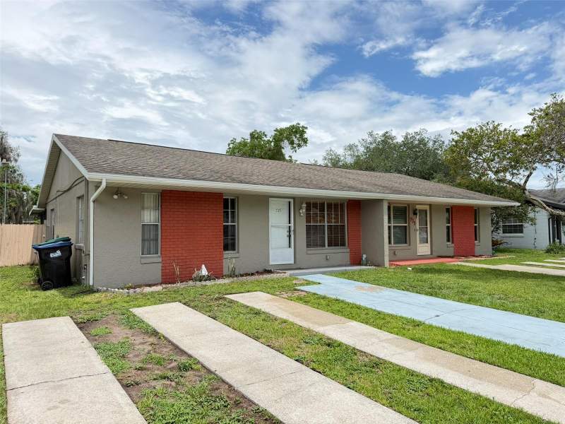 729 HUMMINGBIRD LANE