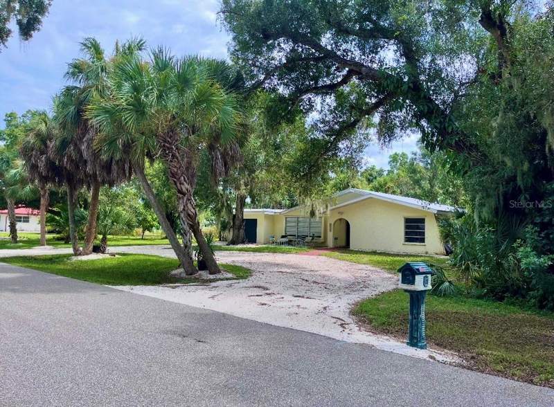 3 bedroom Single Family Residence at 22215 Oneida Avenue, Port Charlotte Sec 013, Port Charlotte — photo 2