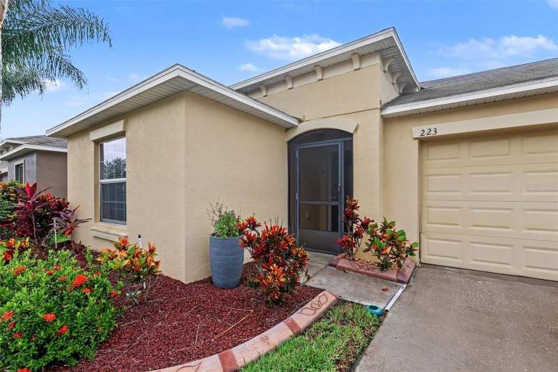 4 bedroom Single Family Residence at 223 Cascade Bend Drive, Riverbend West Ph 1, Ruskin — photo 4