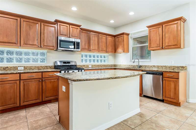 4 bedroom Single Family Residence at 13844 Amelia Pond Drive, Summerport Phase 1, Windermere — photo 5