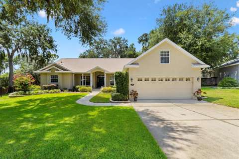 4307 Serene Circle, home for sale in Fruitland Park 34731