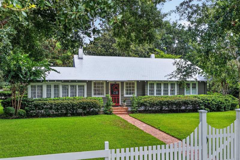 4 bedroom Single Family Residence at 1046 N McDonald Street, Mount Dora Mrs S D Shorts, Mount Dora — photo 1
