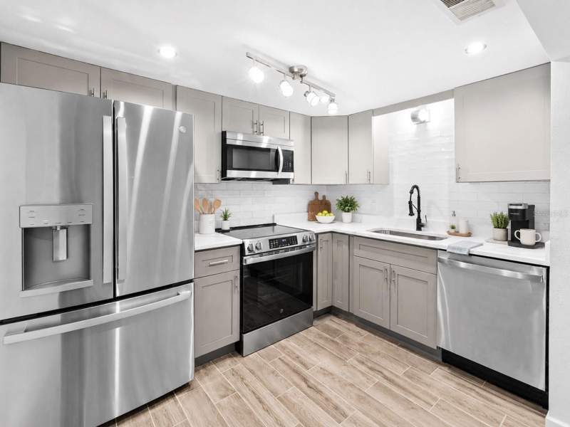 1 bedroom Condominium at 505 Plaza Seville Court #9, La Costa Brava Condo 1, Treasure Island — photo 3