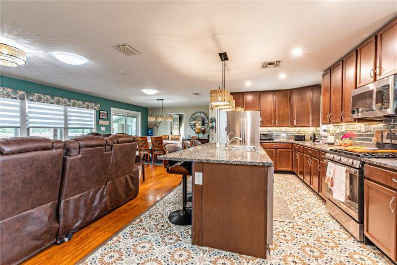 4 bedroom Single Family Residence at 5233 Hill Drive, Zephyrhills Colony Co, Zephyrhills — photo 3