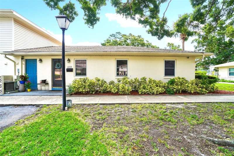 3 bedroom Condominium at 6232 Gretna Green Court, Townhouses At Bonnie Bay Condo, Pinellas Park — photo 1