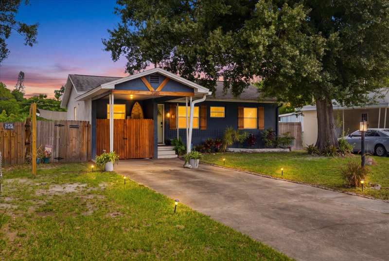 2 bedroom Single Family Residence at 3145 32nd Avenue, Stuart Geo Sub, St Petersburg — photo 1