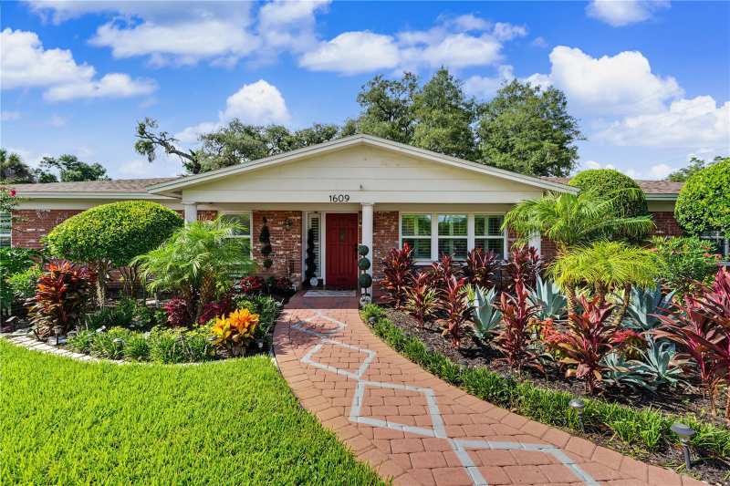 4 bedroom Single Family Residence at 1609 Melodie Drive, 2DR | Melodie Park Unit No 1, Brandon — photo 1
