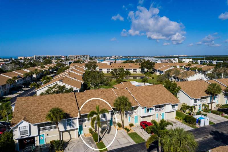 2 bedroom Townhouse at 216 Sun Vista Ct S, Sun Ketch II Condo, Treasure Island — photo 2