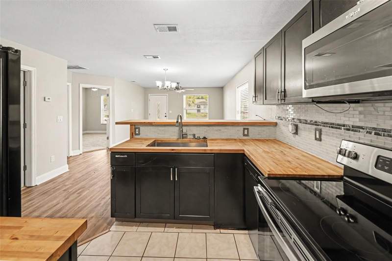 3 bedroom Single Family Residence at 2620 13th Avenue, Wildwood Sub, St Petersburg — photo 4