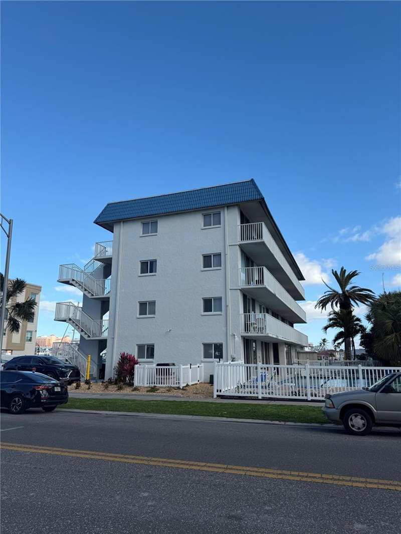 1 bedroom Condominium at 800 Bayway Boulevard #16, Bayside Condo, Clearwater Beach — photo 1