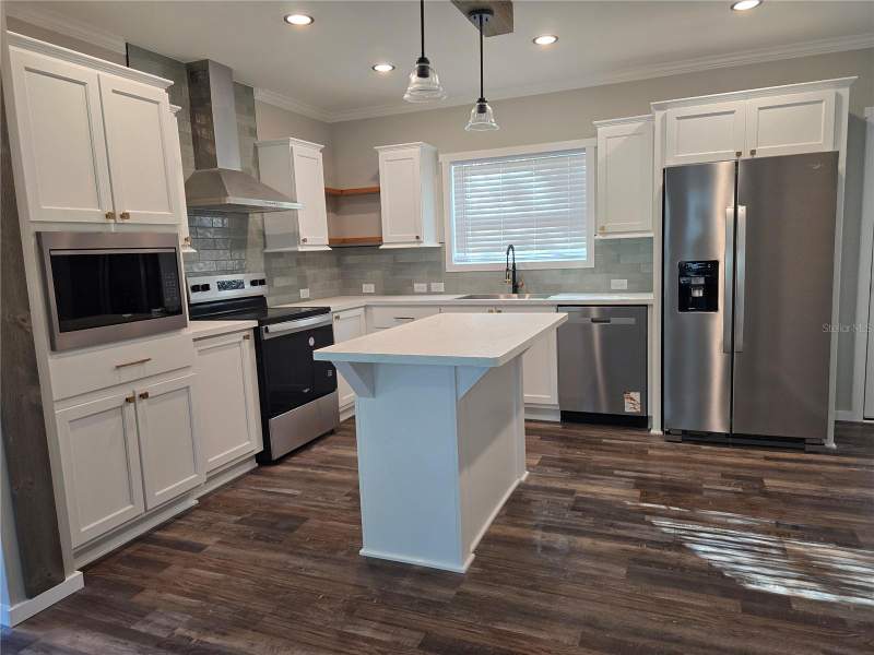 2 bedroom Manufactured Home at 43535 Dixie Drive, Chain O Lakes, Paisley — photo 2