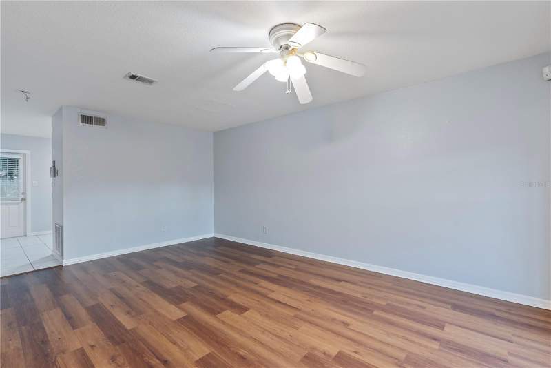 2 bedroom Townhouse at 37314 Embassy Park Ln, Embassy Park Twnhms Condo, Dade City — photo 5